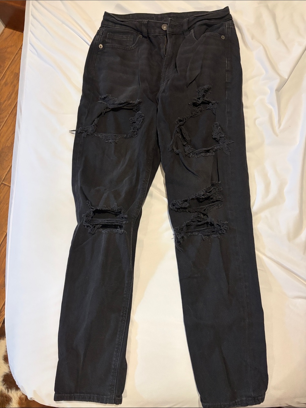 Black Distressed Women’s Jeans